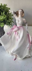 Coalport Fine Bone China - Ladies of Fashion  Collection 'Young Love' - 1980's