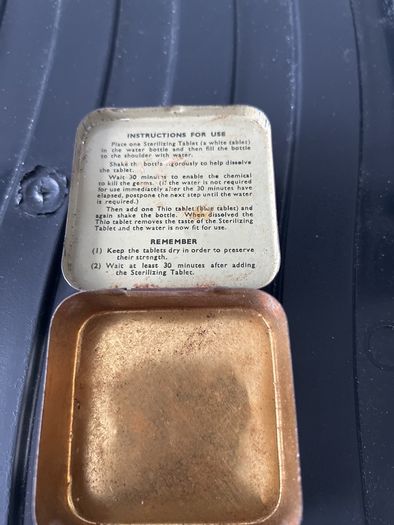 collectables small retro tin