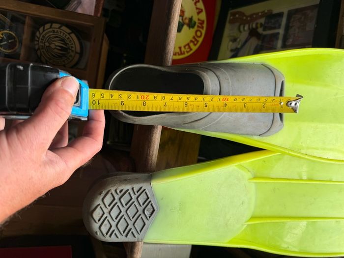 scuba diving fins