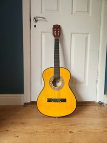 Left-handed guitar