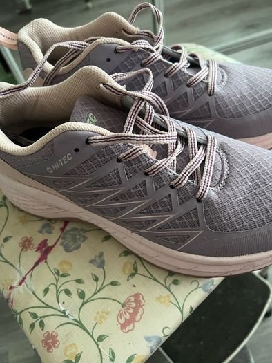 Ladies size 7 uk 40eu Hi TEC trainers