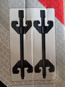 Coil spring compressor