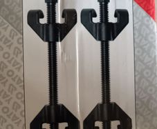 Coil spring compressor