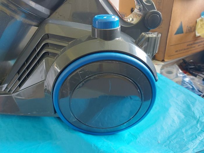 Morphy Richards Perform Air Vacuum Cleaner, Model No. 980520, 750W, AAARATED, in excellent condition, great suction