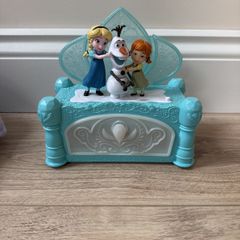 FROZEN Musical Box & Purple Robe
