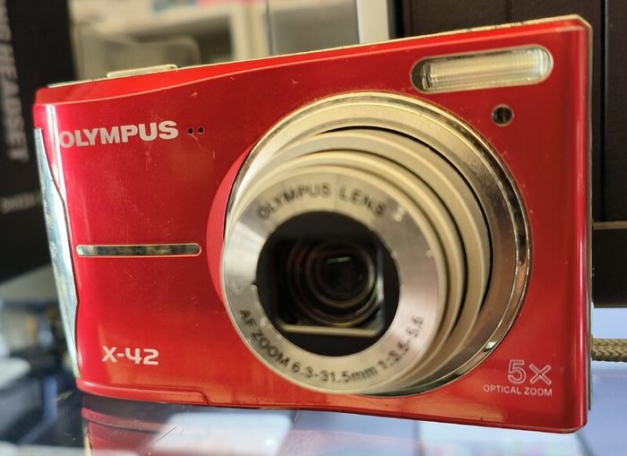 12.0Mpix Olympus X42 Digital Camera + 6.3-31.5mm EQ 36-180mm Zoom Lens X5