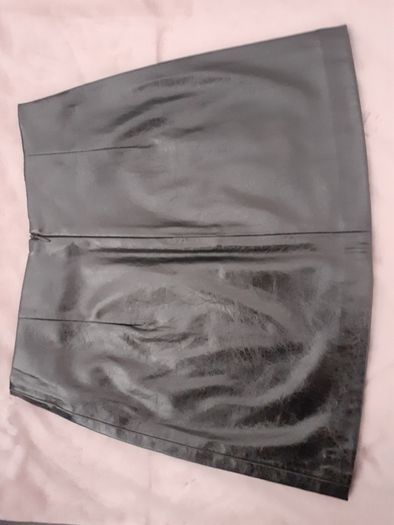 Short black skirt faux leather (Stradivarius size 34)