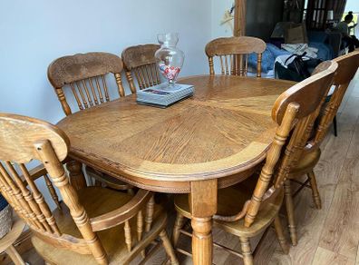 Dining room table and 6 chairs