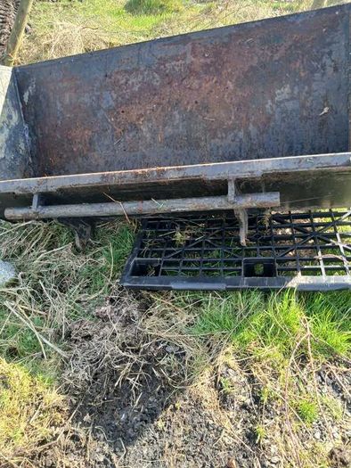 tractor bucket