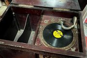 Antique coronola phonograph &amp; 50 records (78rpm)