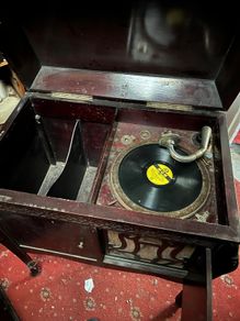 Antique coronola phonograph & 50 records (78rpm)