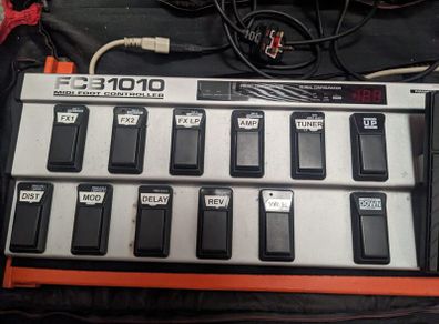 Behringer FCB1010 MIDI Foot Controller (EurekaPROM chip) on pedalboard + bag + extra pedal
