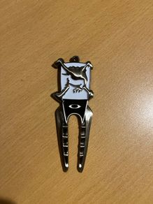 Pitch mark repair tool