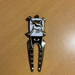 Pitch mark repair tool