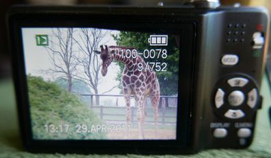 Panasonic LUMIX DMC-FS30 14.1MP Digital Camera 4Gb SD Card (universal charger) Tested