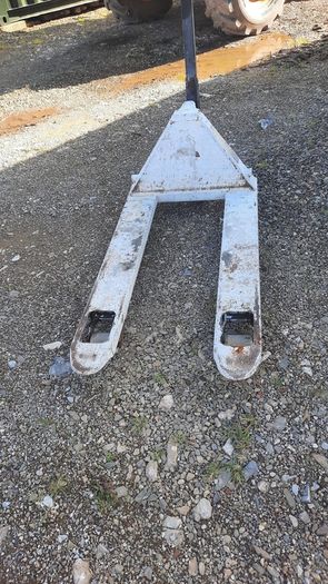 Palette truck-' perfect condition-- Dungarvan
