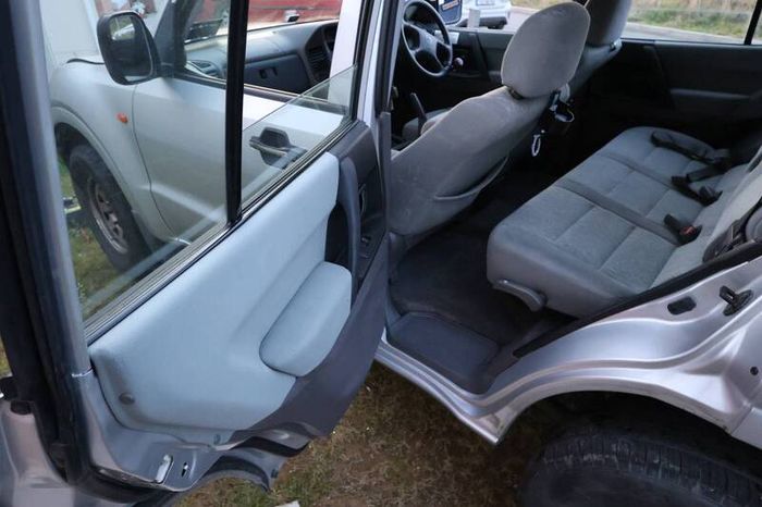 2000 Mitsubishi Pajero 3.5 V6 petrol