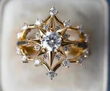 Vintage Style Star Starburst Crystal Gold Tone Ring