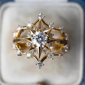 Vintage Style Star Starburst Crystal Gold Tone Ring