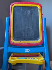 Crayola Easel Qwikflip Chalkboard and Magnetic Whiteboard
