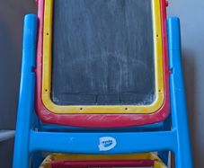Crayola Easel Qwikflip Chalkboard and Magnetic Whiteboard