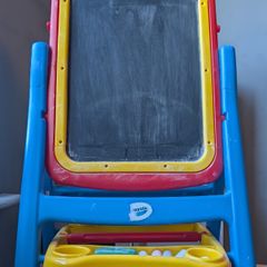 Crayola Easel Qwikflip Chalkboard and Magnetic Whiteboard