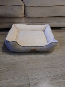 Small dog bed or suits cat