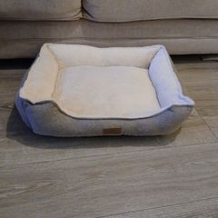 Small dog bed or suits cat