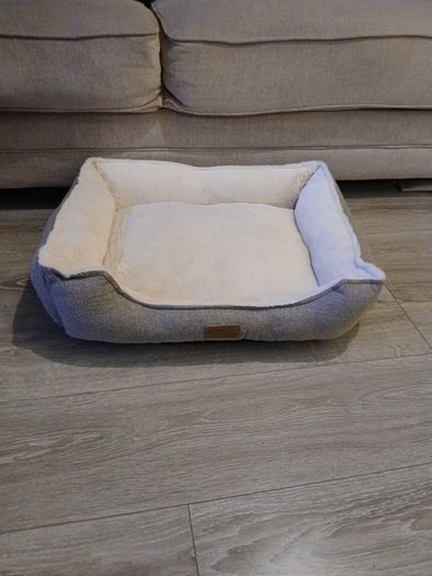 Small dog bed or suits cat