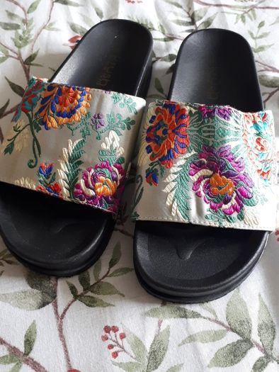 Oriental sliders