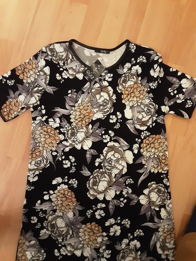 Dress .. Skater Crep Dress/Colour: Blk and Wht .. Size: UK 14 ..EUR 40 .. Price Drop
