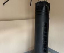 Fighter boxing bag (5ft heavy bag) +bracket