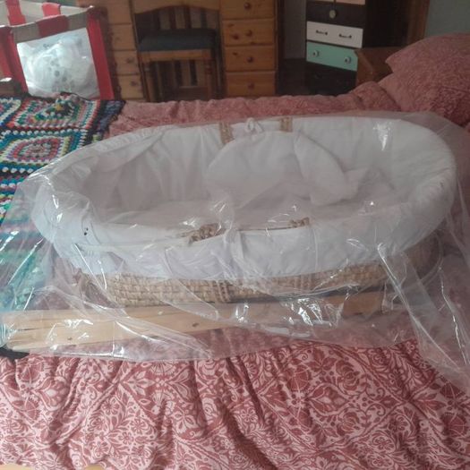 moses basket and stand
