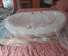 moses basket and stand