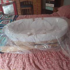 moses basket and stand