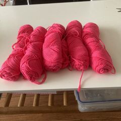 Cerise pink cotton wool 250gms