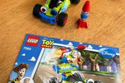 LEGO PIXAR DISNEY Toy Story: Woody and Buzz to the Rescue 7590