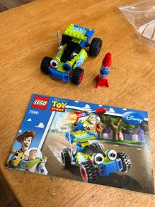 LEGO PIXAR DISNEY Toy Story: Woody and Buzz to the Rescue 7590