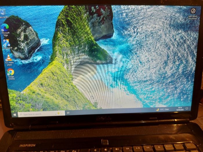 Dell Inspiron 1545, Model PP41L, Intel Pentium Dual-Core CPU T4300, 2.1GHZ, 4GB Ram, 238GB SSD, Windows 10, Microsoft Edge, chrome and VLC