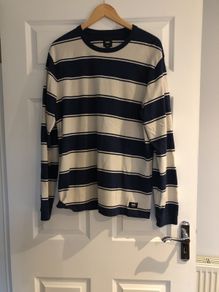 Vans long sleeved g shirt as new