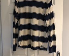 Vans long sleeved g shirt as new