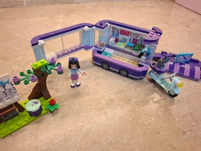 LEGO Friends, Emma's Art Stand