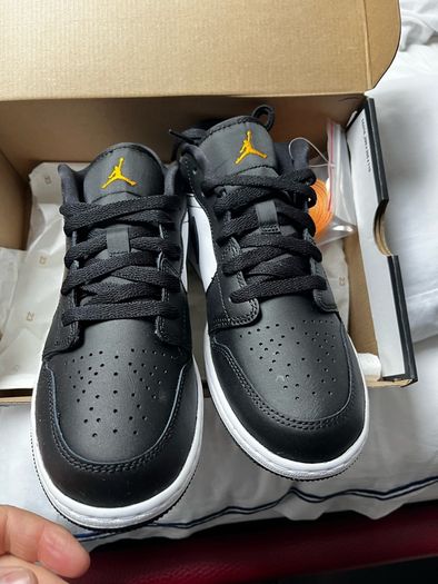 Original Jordan 1 Low Hologram (GS) Size 6 kids - D9497-001
