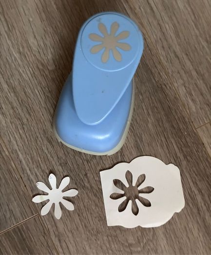 Daisy-shaped Lever Action Craft Punch