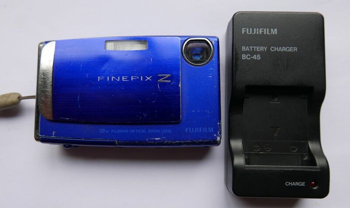 Fujifilm FinePix Z10fd 7.2 MP Digital Camera Blue - Working