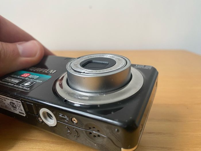 Fujifilm Finepix J30 Digital Camera 12.2 Megapixels ZOOM Issue FOR PARTS OR REPAIR
