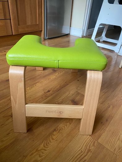 Feet up yoga stand