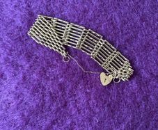 9 Carat Gold Gate Bracelet