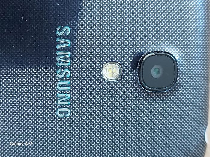 Samsung Galaxy S4 Mini Model GT-I9195, for parts or repair, not powering up