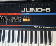 Roland Juno 6
